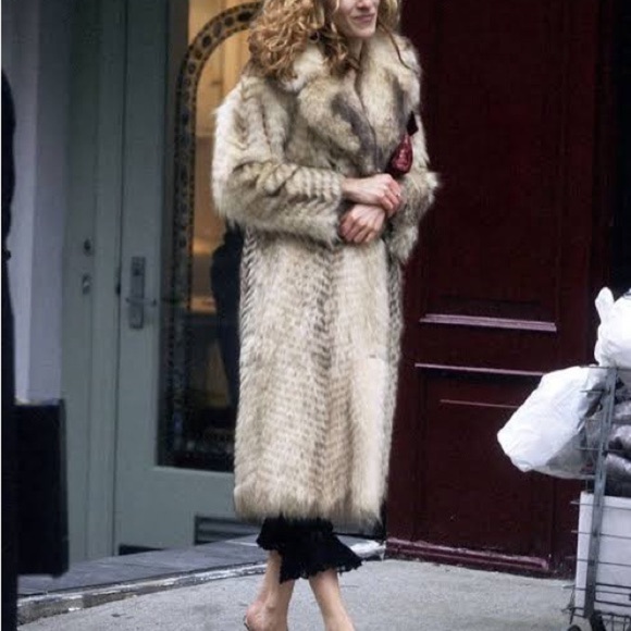 Sex and the City - Carrie Bradshaw- Genuine Tanuki Racoon Fur Coat by SFC - Picture 9 of 9